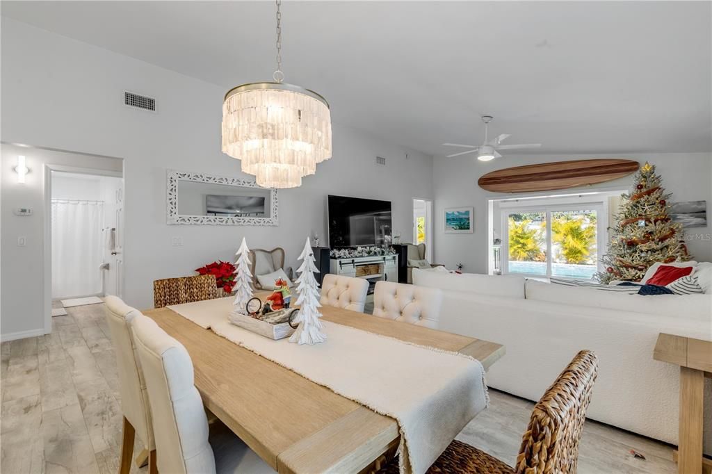 En Venta: $1,250,000 (3 camas, 2 baños, 1600 Pies cuadrados)