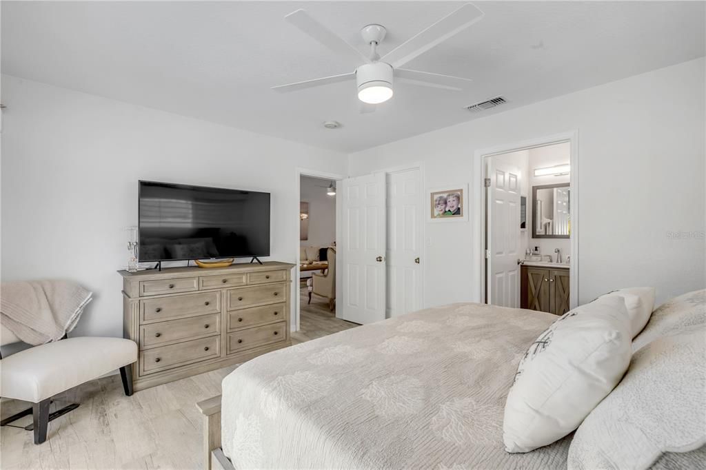 En Venta: $1,250,000 (3 camas, 2 baños, 1600 Pies cuadrados)