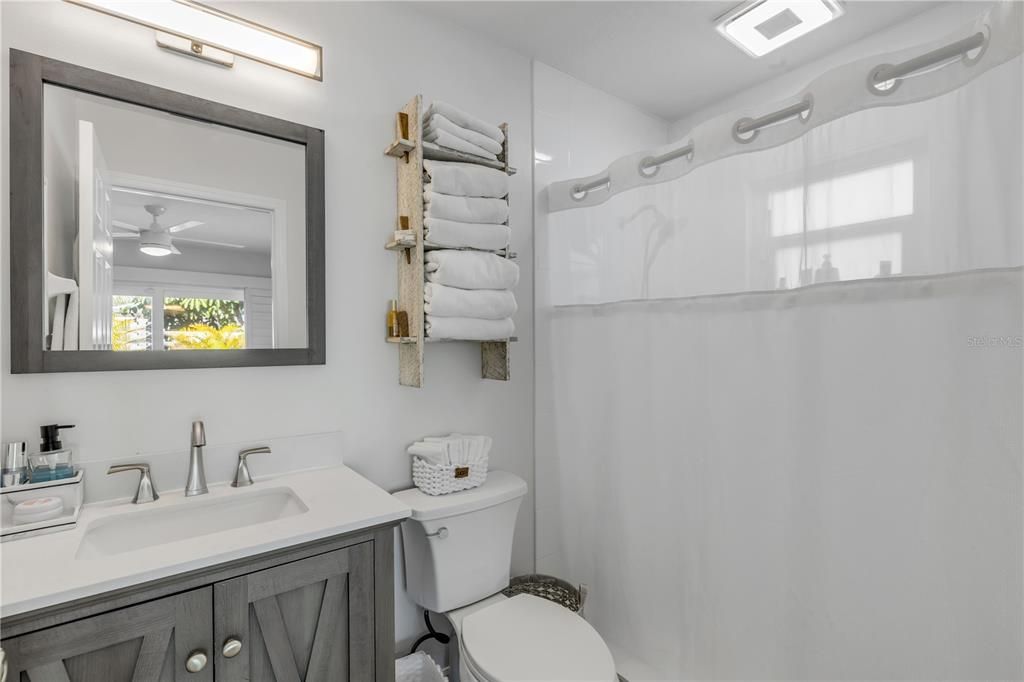 En Venta: $1,250,000 (3 camas, 2 baños, 1600 Pies cuadrados)