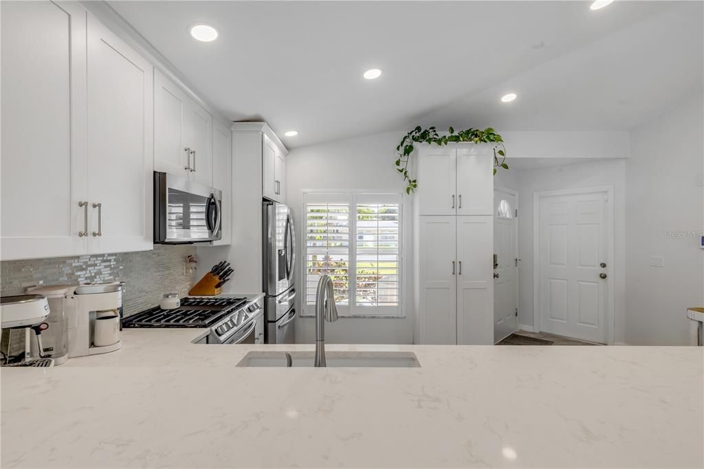 En Venta: $1,250,000 (3 camas, 2 baños, 1600 Pies cuadrados)