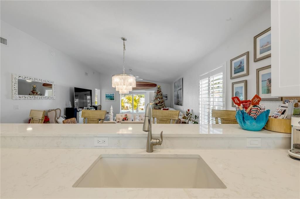 En Venta: $1,250,000 (3 camas, 2 baños, 1600 Pies cuadrados)