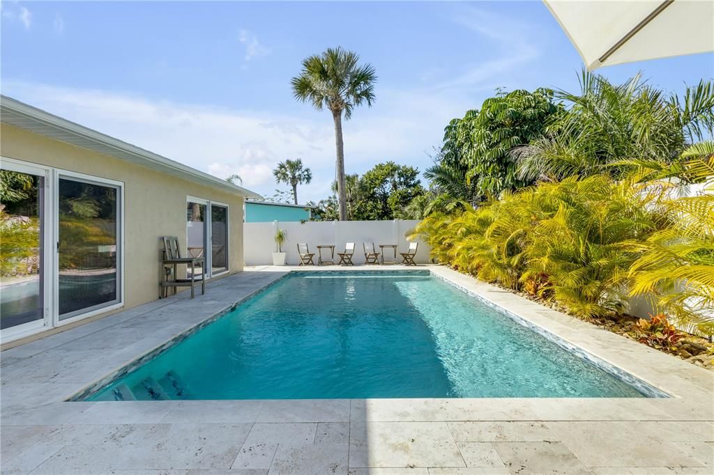 En Venta: $1,250,000 (3 camas, 2 baños, 1600 Pies cuadrados)