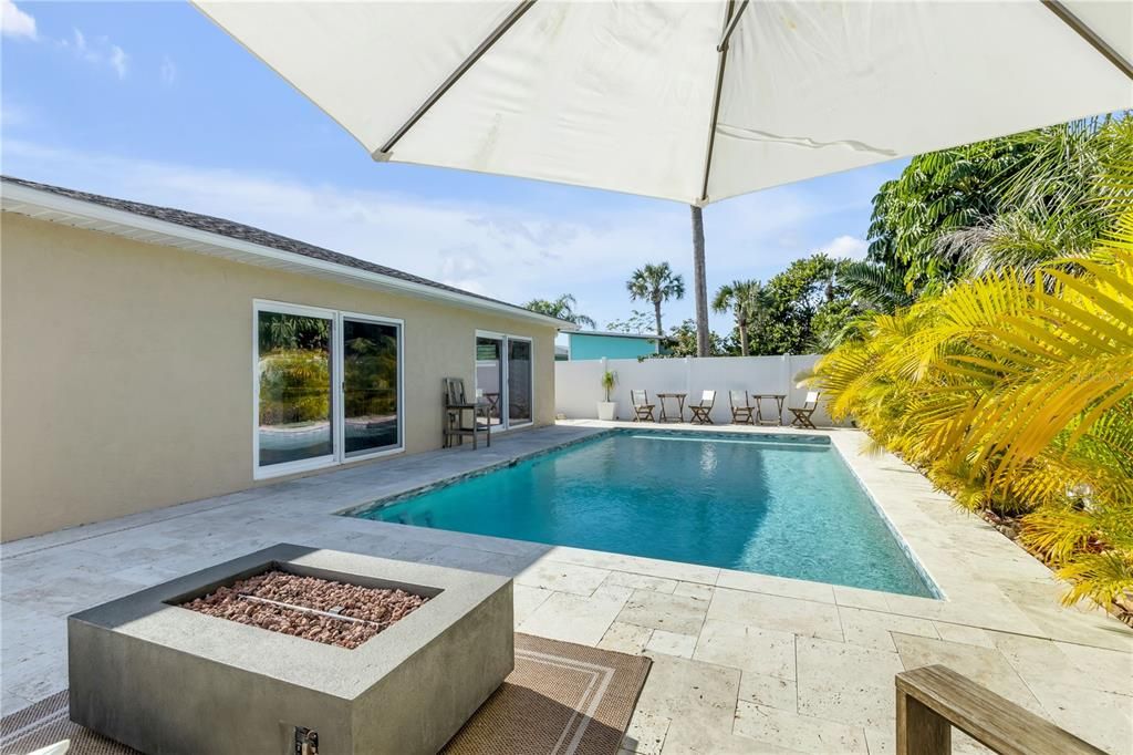 En Venta: $1,250,000 (3 camas, 2 baños, 1600 Pies cuadrados)