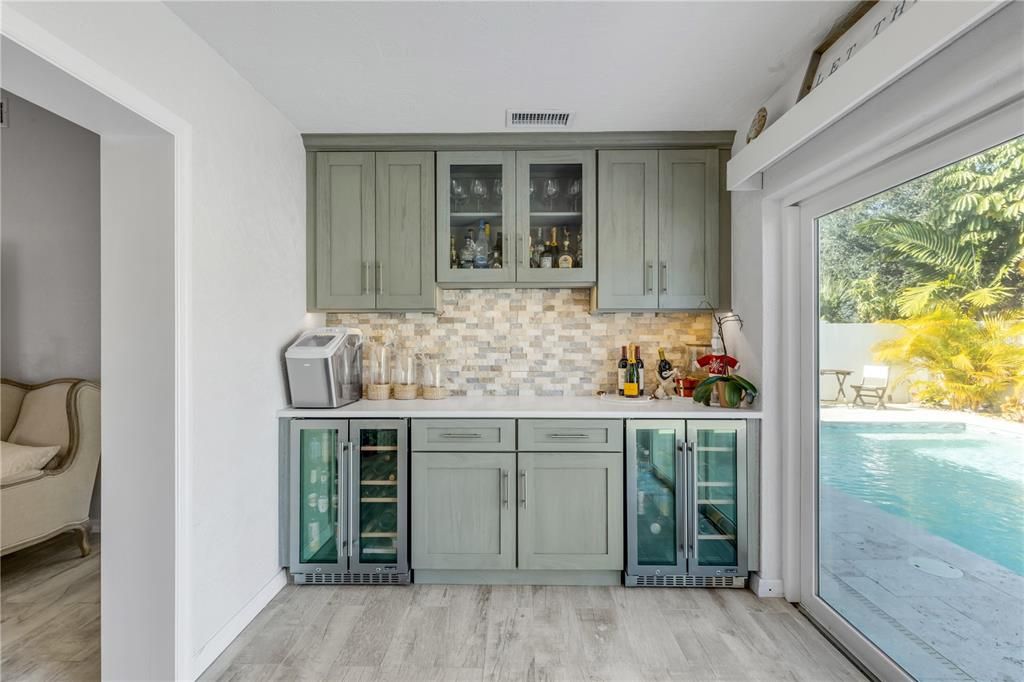 En Venta: $1,250,000 (3 camas, 2 baños, 1600 Pies cuadrados)