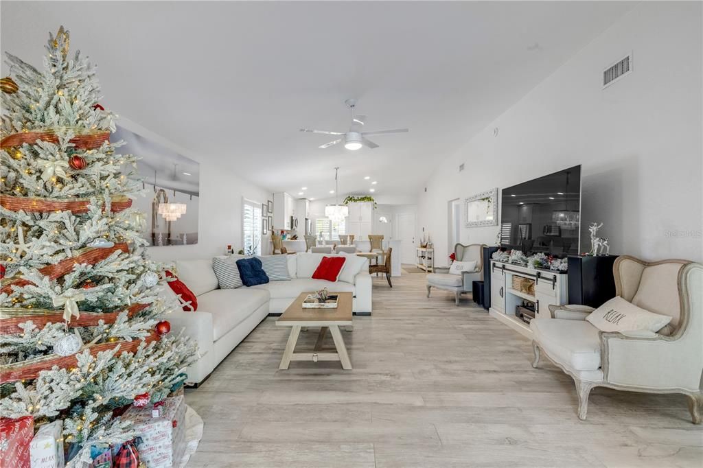 En Venta: $1,250,000 (3 camas, 2 baños, 1600 Pies cuadrados)