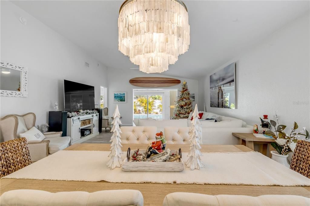 En Venta: $1,250,000 (3 camas, 2 baños, 1600 Pies cuadrados)