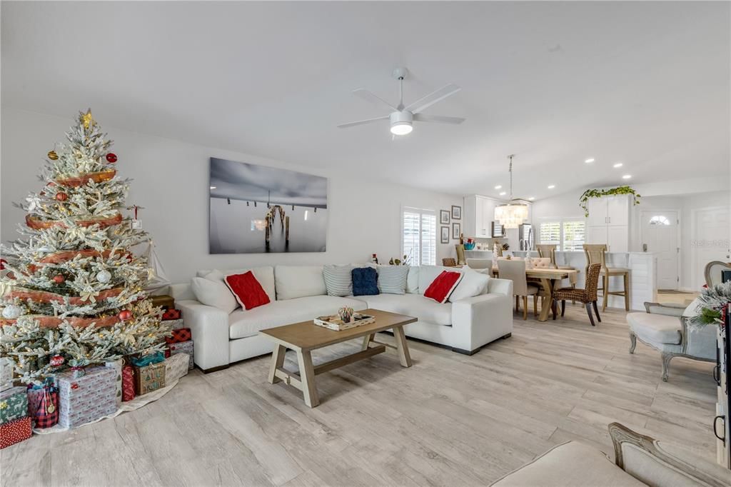 En Venta: $1,250,000 (3 camas, 2 baños, 1600 Pies cuadrados)