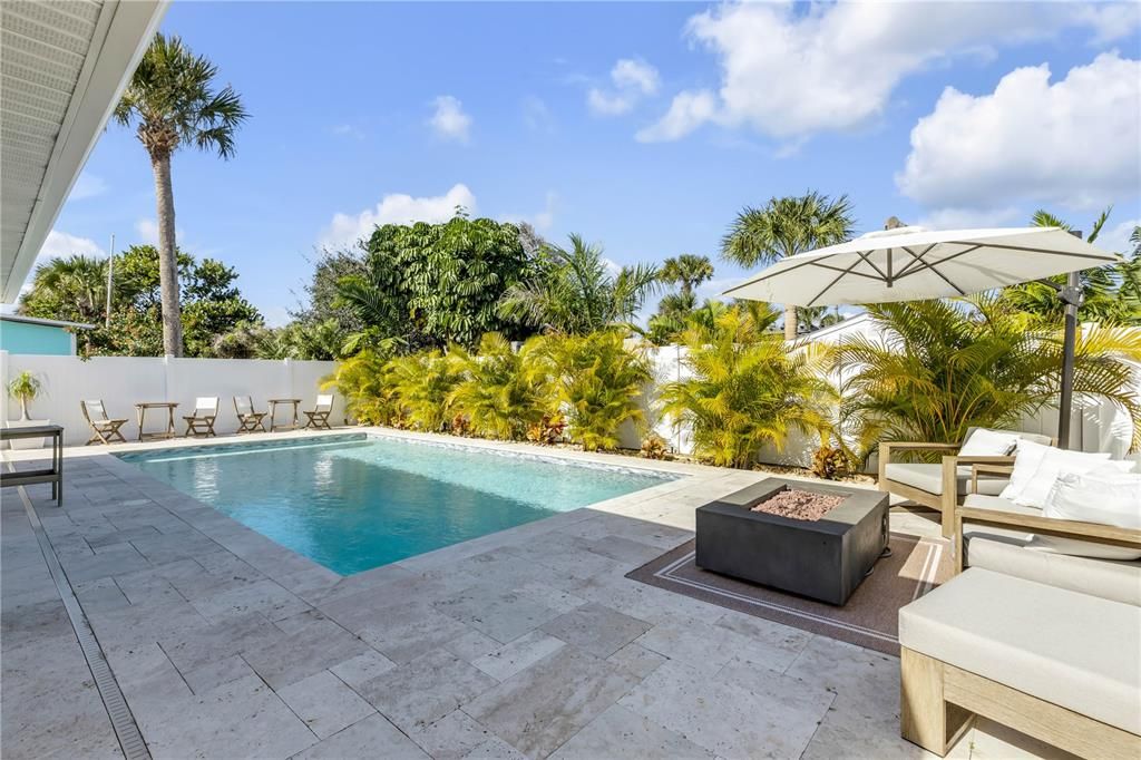 En Venta: $1,250,000 (3 camas, 2 baños, 1600 Pies cuadrados)