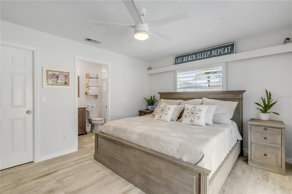 En Venta: $1,250,000 (3 camas, 2 baños, 1600 Pies cuadrados)