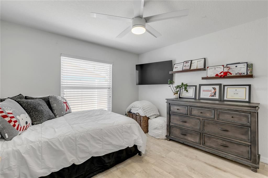 En Venta: $1,250,000 (3 camas, 2 baños, 1600 Pies cuadrados)