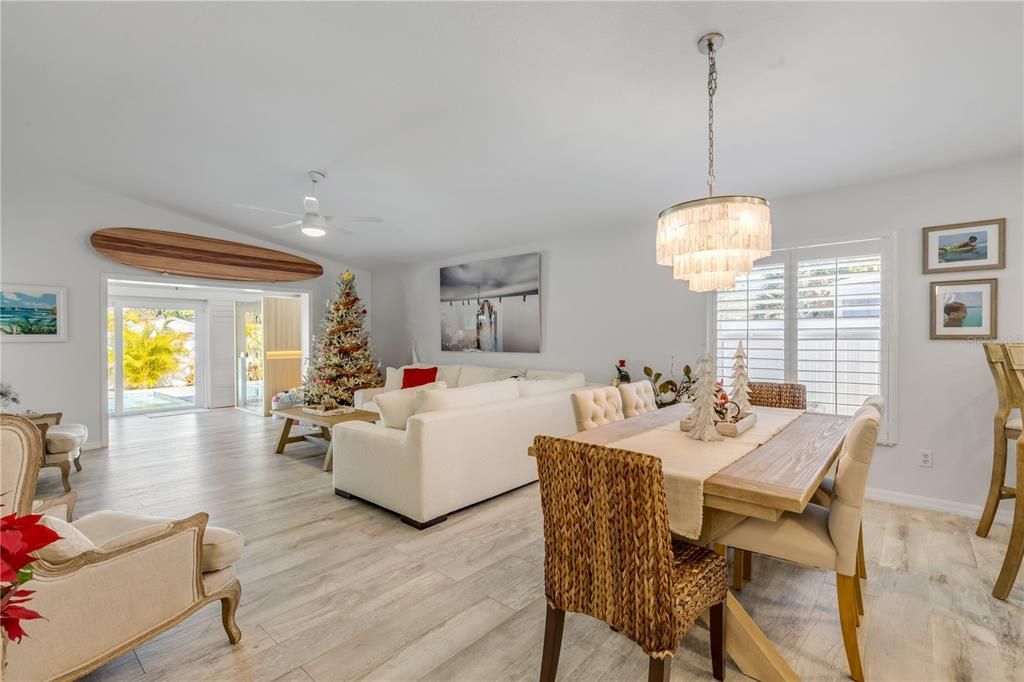 En Venta: $1,250,000 (3 camas, 2 baños, 1600 Pies cuadrados)