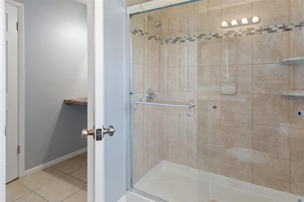 待售: $235,000 (2 贝兹, 2 浴室, 1159 平方英尺)