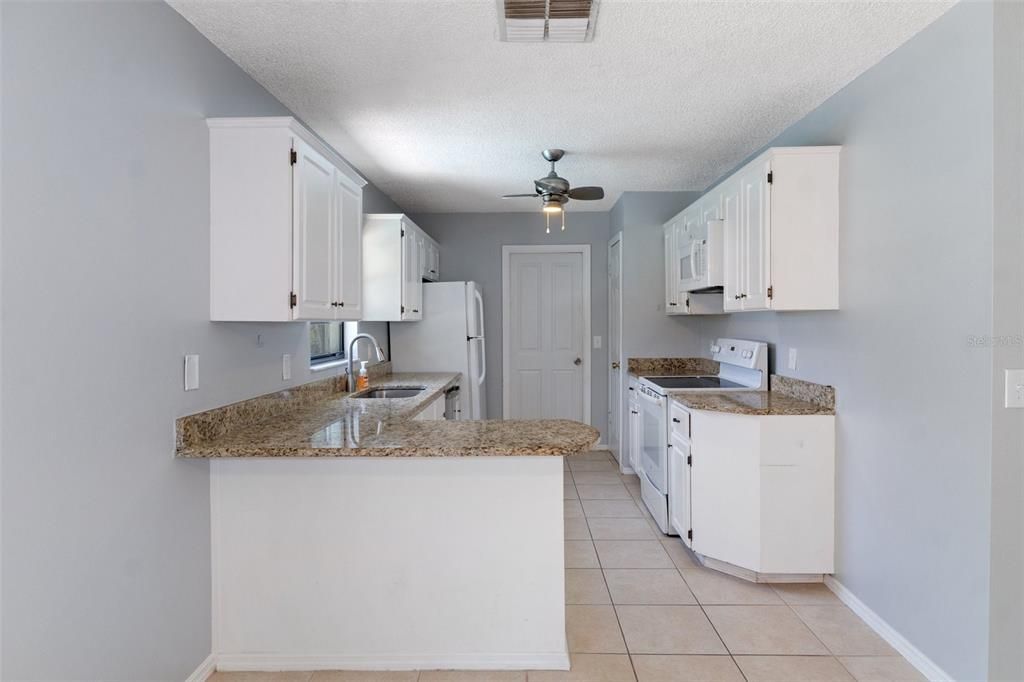 待售: $235,000 (2 贝兹, 2 浴室, 1159 平方英尺)