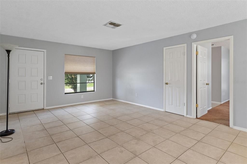 待售: $235,000 (2 贝兹, 2 浴室, 1159 平方英尺)