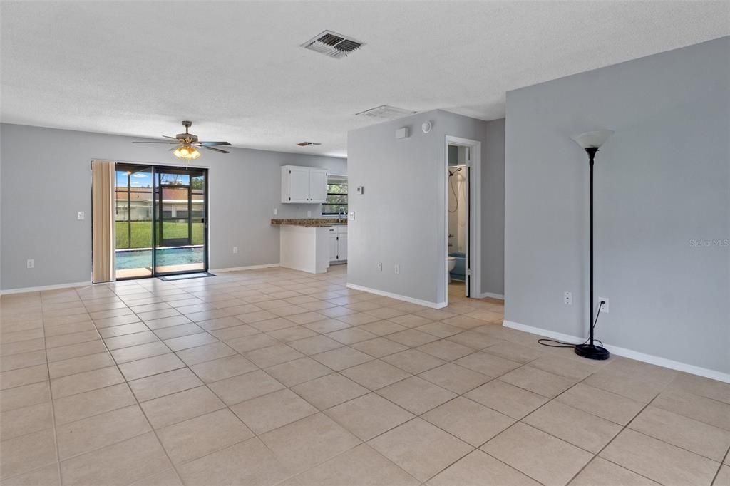 待售: $235,000 (2 贝兹, 2 浴室, 1159 平方英尺)