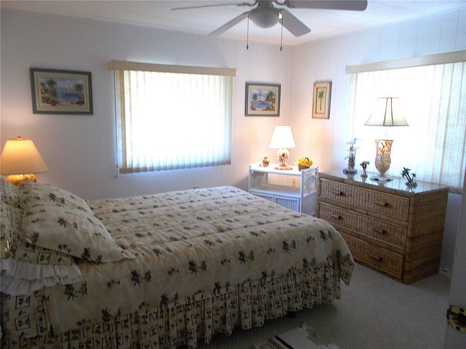 For Sale: $139,500 (2 beds, 2 baths, 1055 Square Feet)