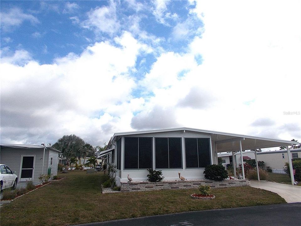 For Sale: $139,500 (2 beds, 2 baths, 1055 Square Feet)