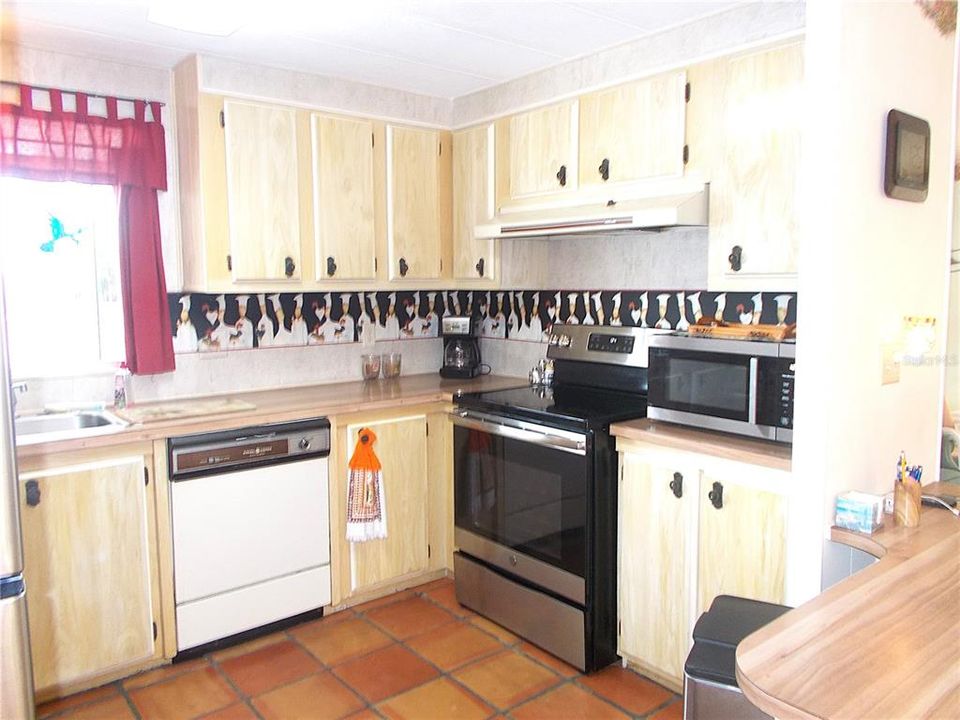 For Sale: $139,500 (2 beds, 2 baths, 1055 Square Feet)