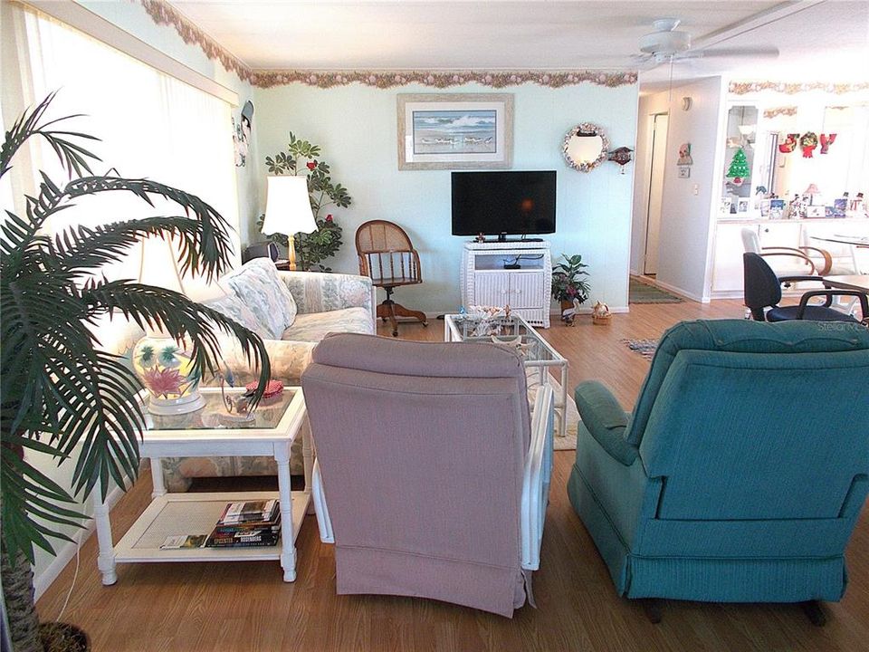 For Sale: $139,500 (2 beds, 2 baths, 1055 Square Feet)