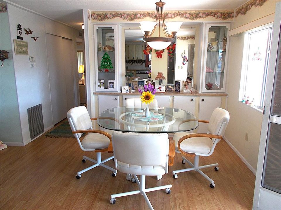 For Sale: $139,500 (2 beds, 2 baths, 1055 Square Feet)