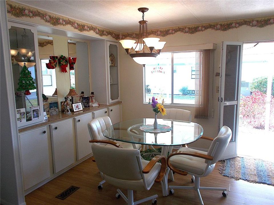 For Sale: $139,500 (2 beds, 2 baths, 1055 Square Feet)