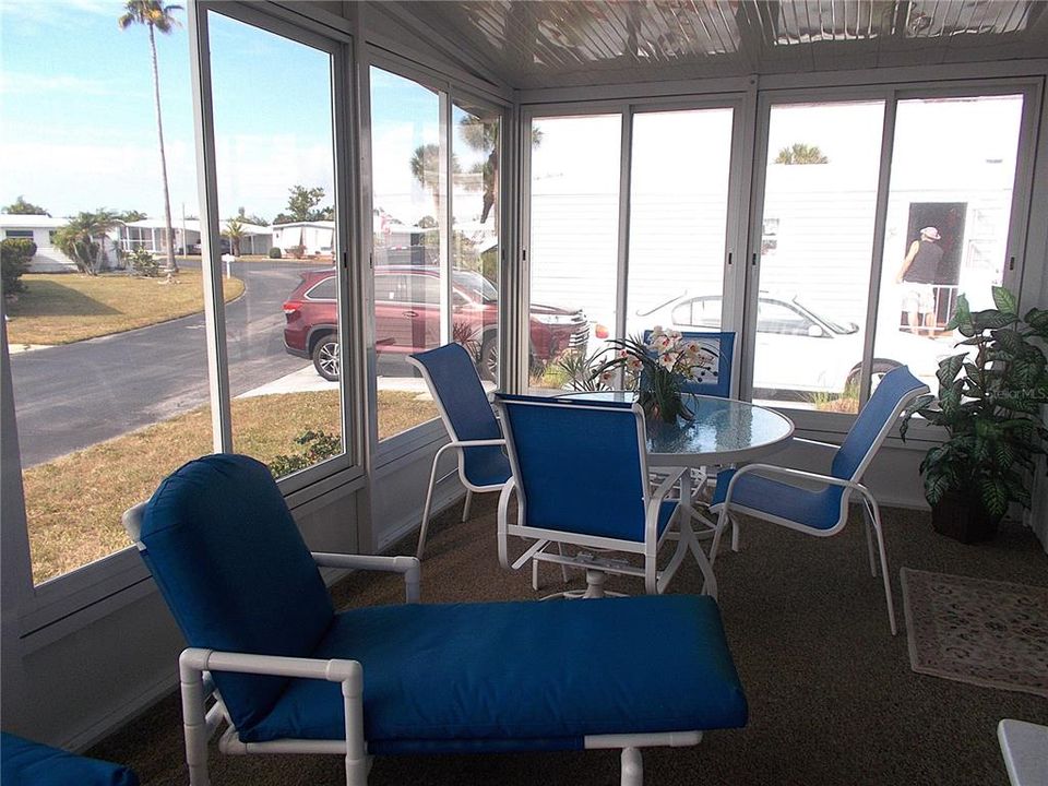 For Sale: $139,500 (2 beds, 2 baths, 1055 Square Feet)