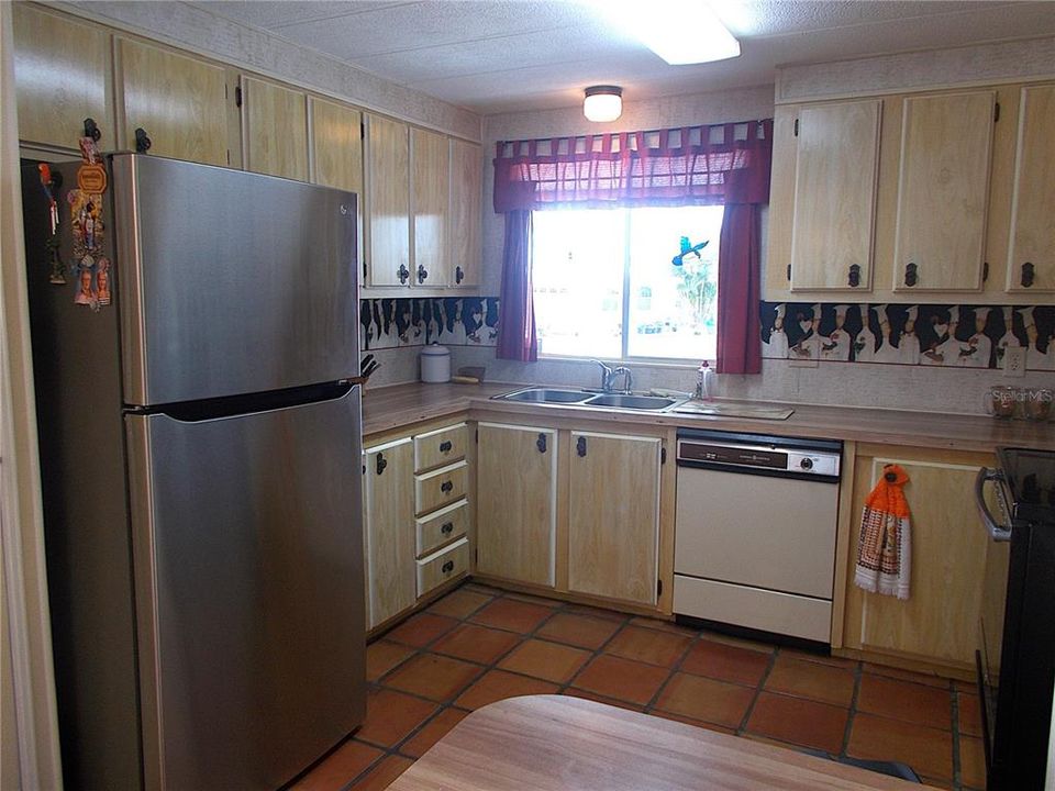 For Sale: $139,500 (2 beds, 2 baths, 1055 Square Feet)