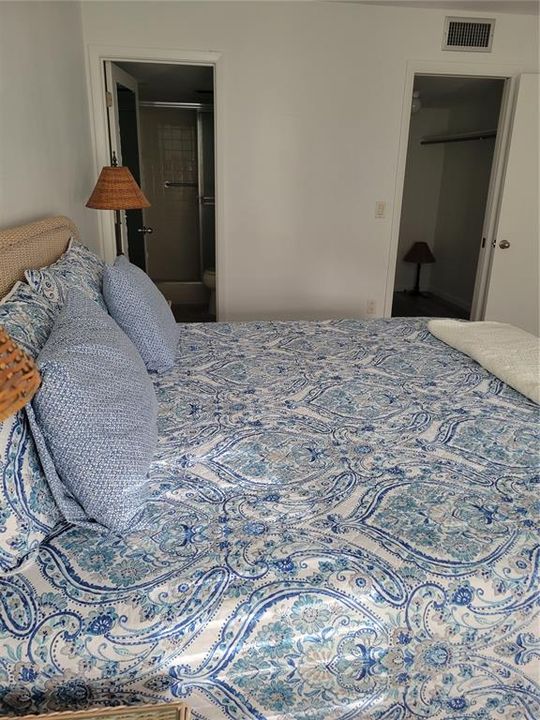 For Rent: $5,000 (2 beds, 2 baths, 1085 Square Feet)