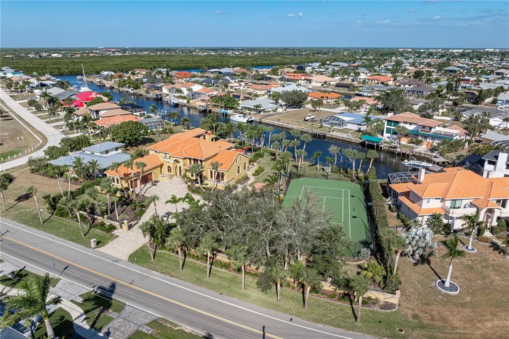 For Sale: $2,290,000 (5 beds, 7 baths, 6287 Square Feet)