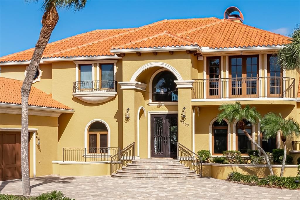 For Sale: $2,290,000 (5 beds, 7 baths, 6287 Square Feet)