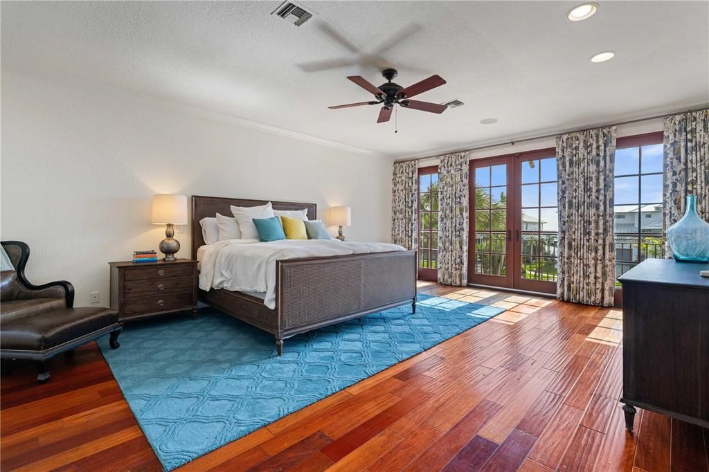 For Sale: $2,290,000 (5 beds, 7 baths, 6287 Square Feet)