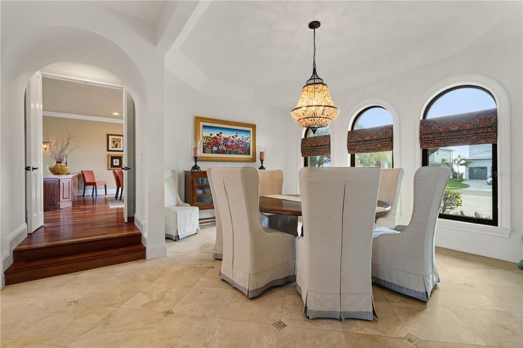 For Sale: $2,290,000 (5 beds, 7 baths, 6287 Square Feet)