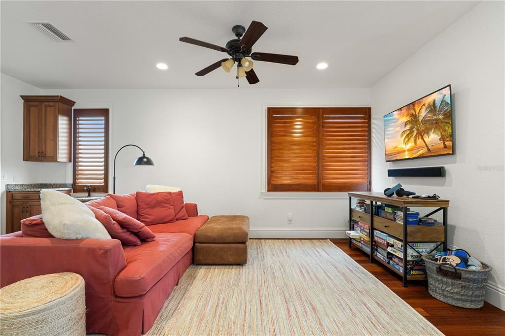 For Sale: $2,290,000 (5 beds, 7 baths, 6287 Square Feet)