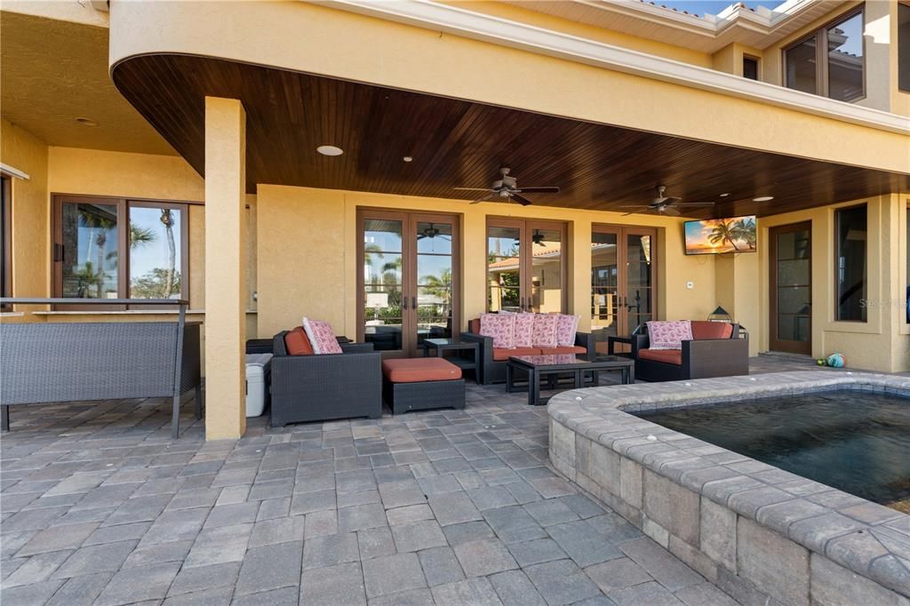 For Sale: $2,290,000 (5 beds, 7 baths, 6287 Square Feet)