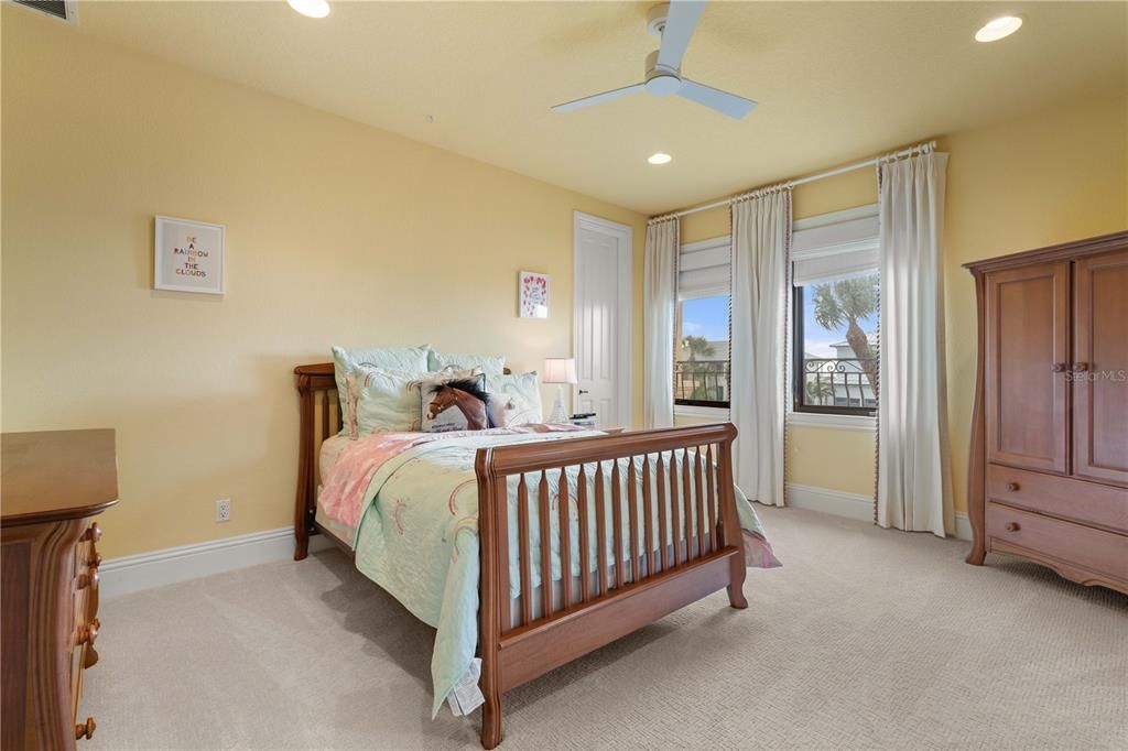 For Sale: $2,290,000 (5 beds, 7 baths, 6287 Square Feet)