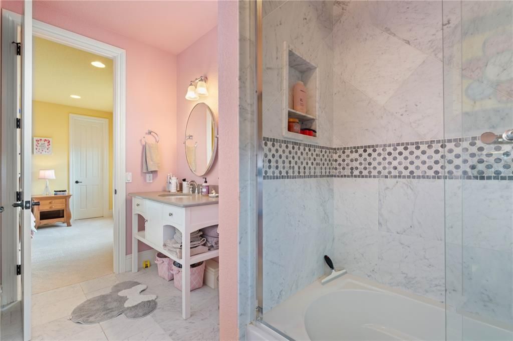 For Sale: $2,290,000 (5 beds, 7 baths, 6287 Square Feet)