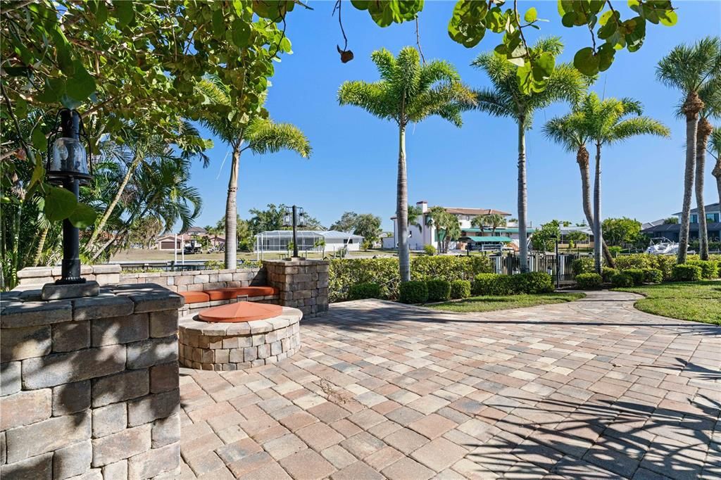 For Sale: $2,290,000 (5 beds, 7 baths, 6287 Square Feet)