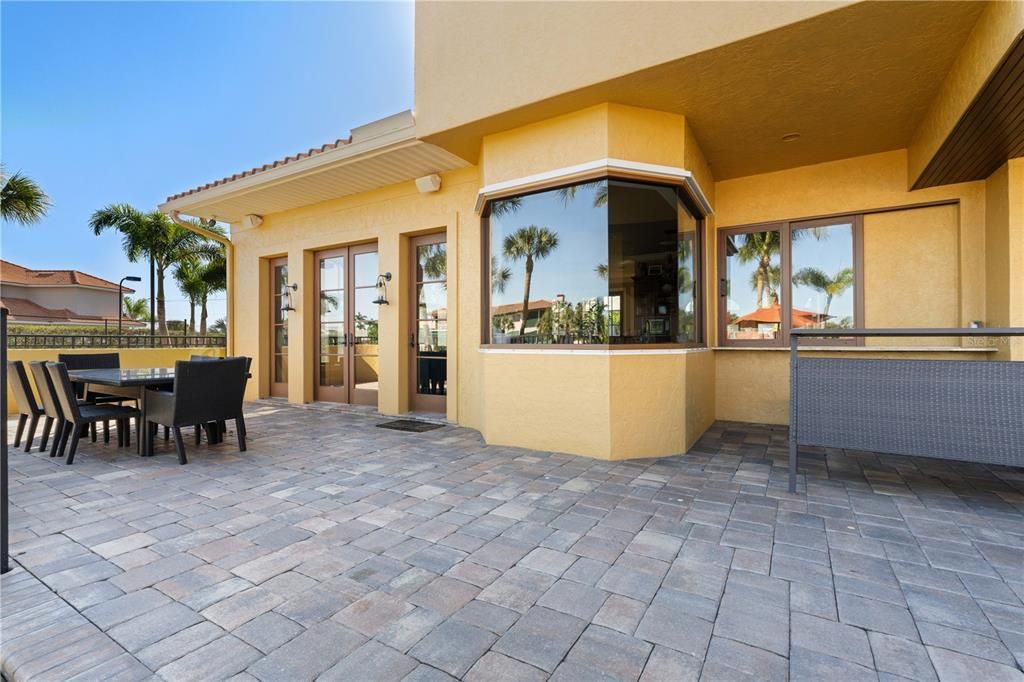 For Sale: $2,290,000 (5 beds, 7 baths, 6287 Square Feet)