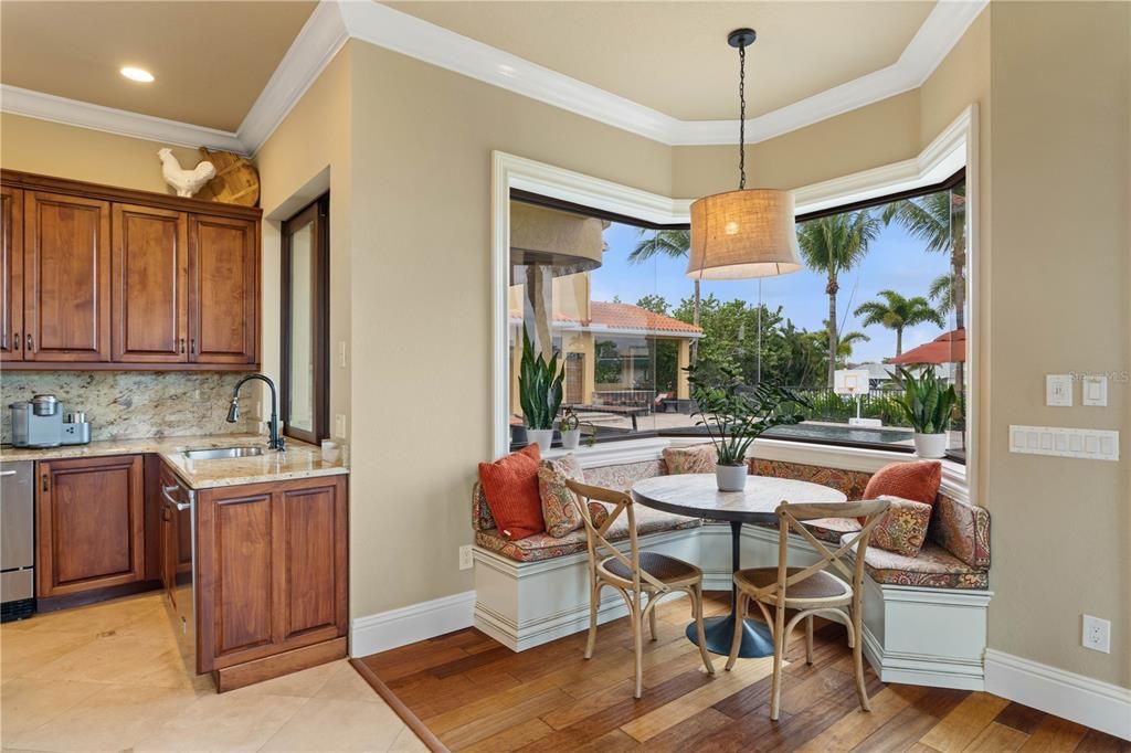 For Sale: $2,290,000 (5 beds, 7 baths, 6287 Square Feet)