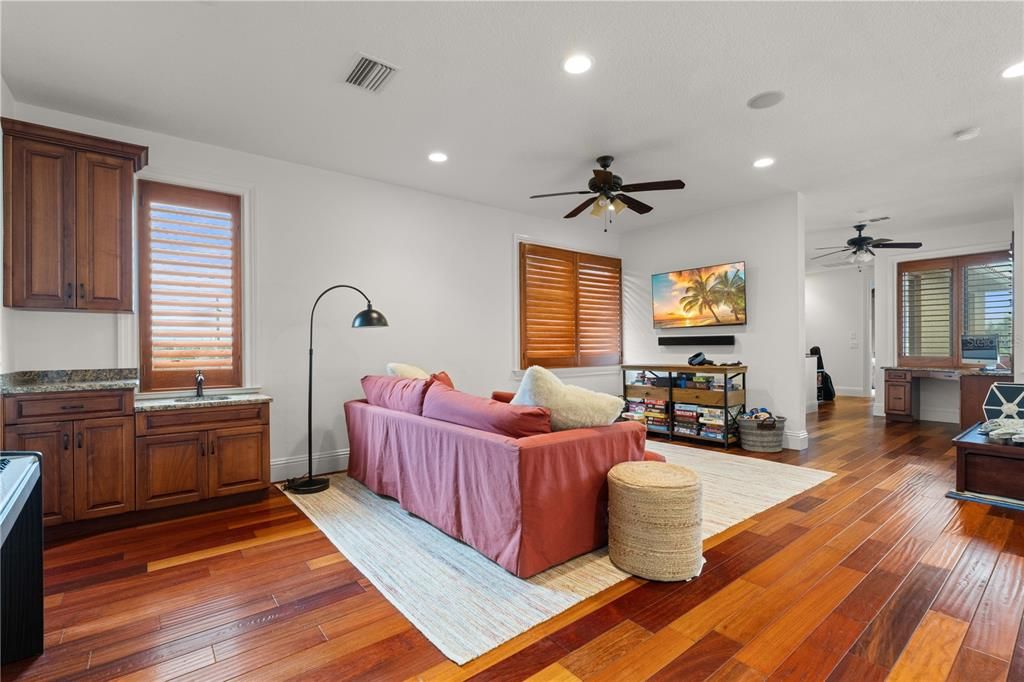 For Sale: $2,290,000 (5 beds, 7 baths, 6287 Square Feet)