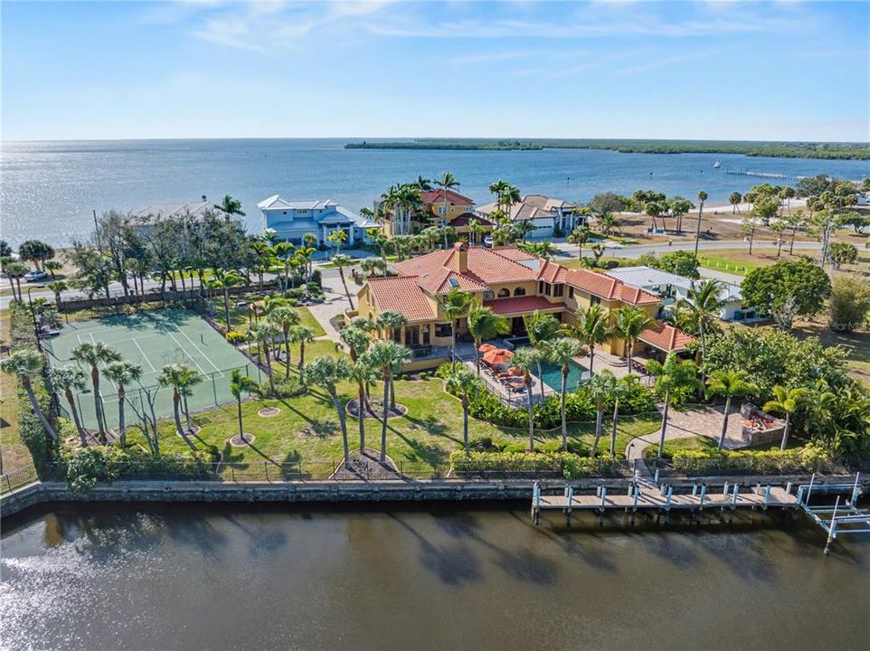 For Sale: $2,290,000 (5 beds, 7 baths, 6287 Square Feet)