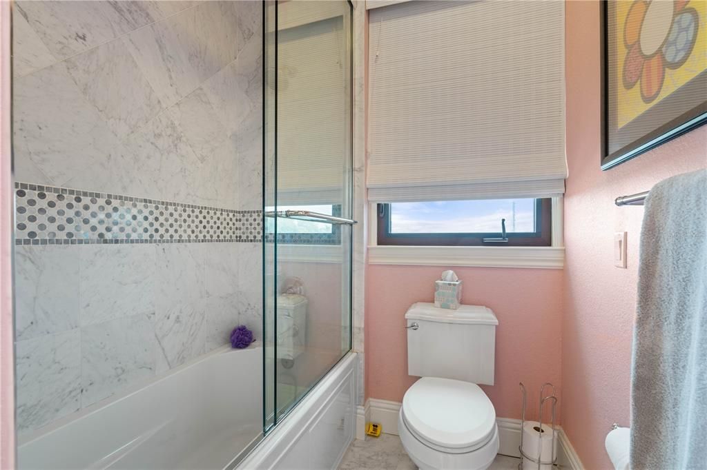 For Sale: $2,290,000 (5 beds, 7 baths, 6287 Square Feet)