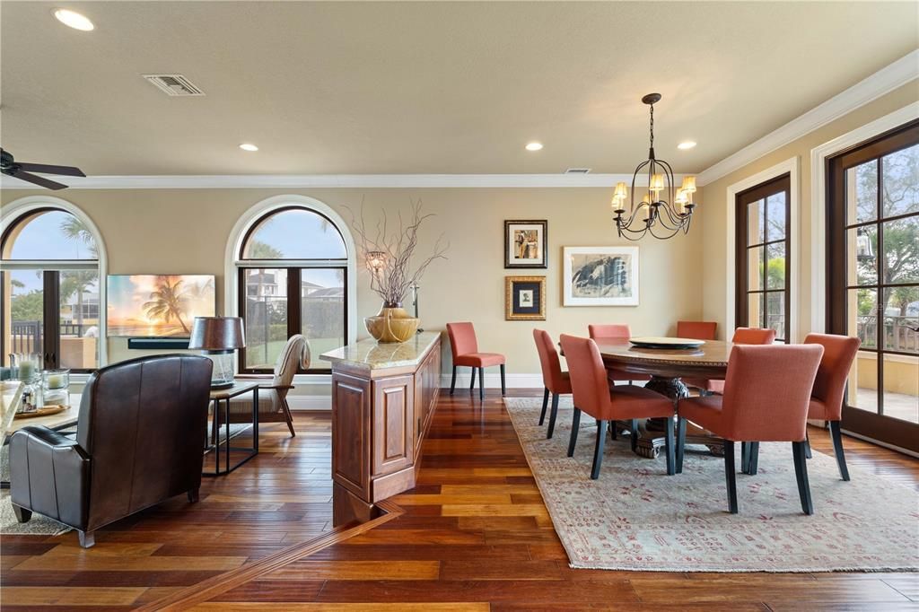 For Sale: $2,290,000 (5 beds, 7 baths, 6287 Square Feet)