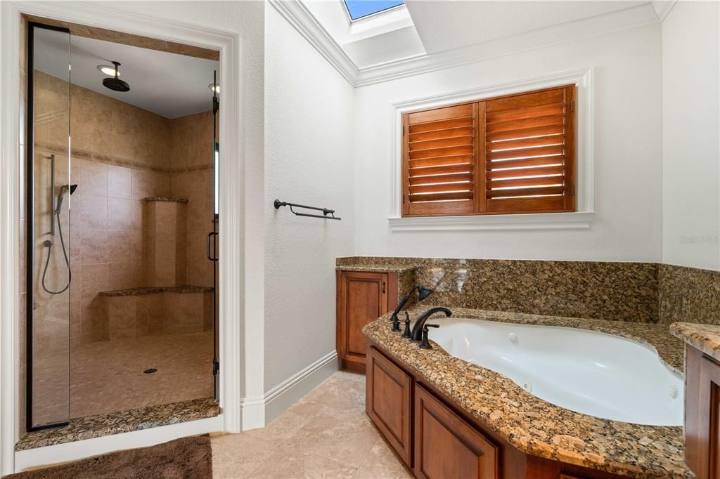 For Sale: $2,290,000 (5 beds, 7 baths, 6287 Square Feet)