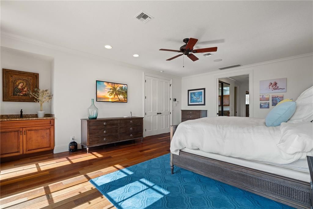 For Sale: $2,290,000 (5 beds, 7 baths, 6287 Square Feet)