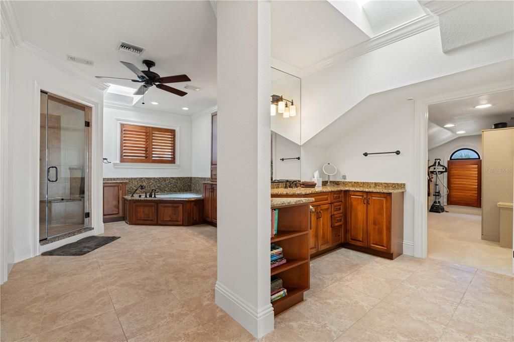 For Sale: $2,290,000 (5 beds, 7 baths, 6287 Square Feet)