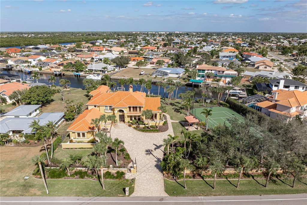 For Sale: $2,290,000 (5 beds, 7 baths, 6287 Square Feet)