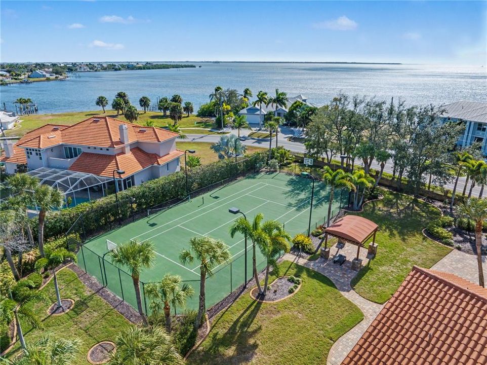 For Sale: $2,290,000 (5 beds, 7 baths, 6287 Square Feet)