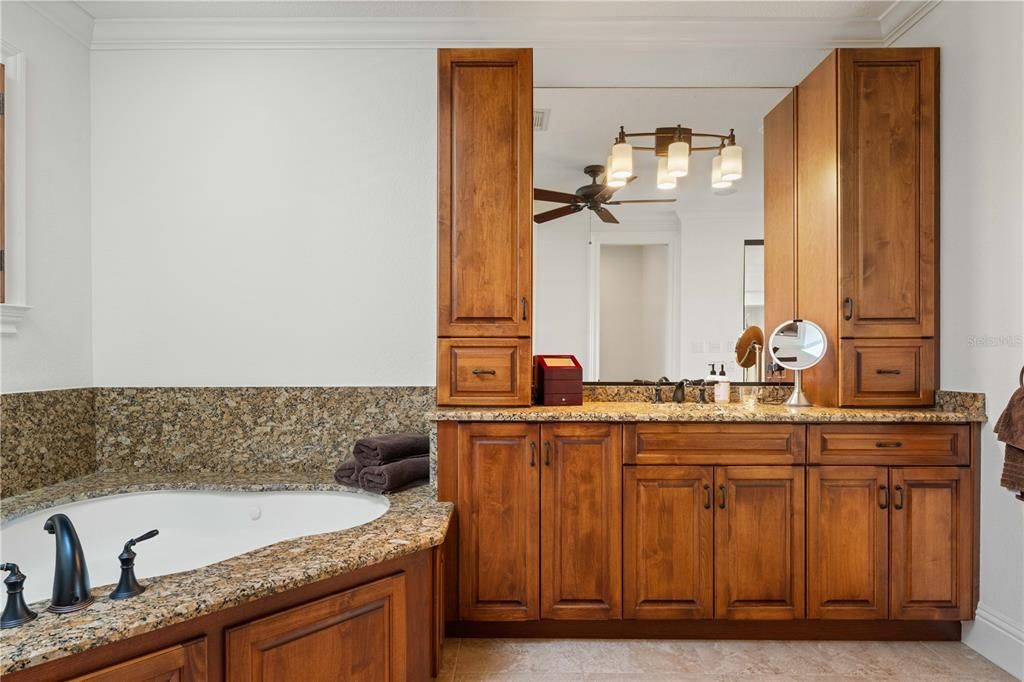 For Sale: $2,290,000 (5 beds, 7 baths, 6287 Square Feet)