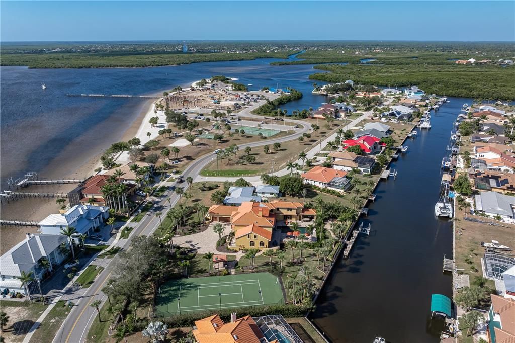 For Sale: $2,290,000 (5 beds, 7 baths, 6287 Square Feet)